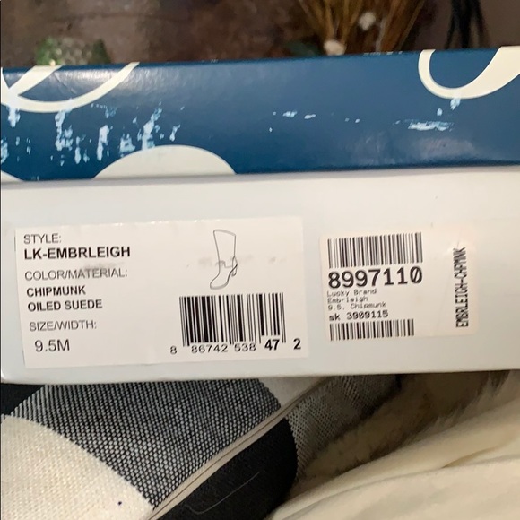 size 9 1/2 brown suede boots excellent condition - Picture 5 of 5